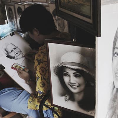 artist doing value drawing of portraits