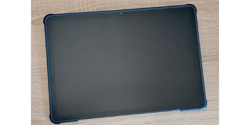 Protective Case That Surrounds The Tablet