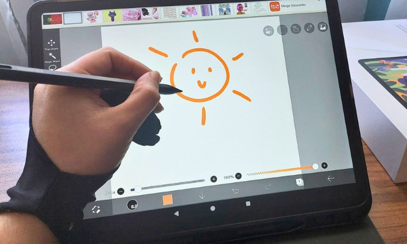 photo of the Kamvas Slate 13 being used by Patricia Caldeira in a drawing software